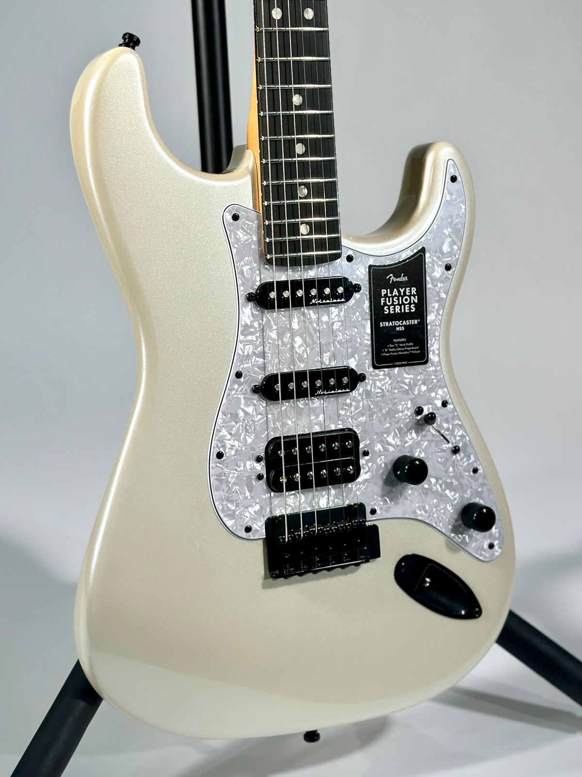 Fender Limited Edition Player Fusion Stratocaster HSS, Olympic Pearl
