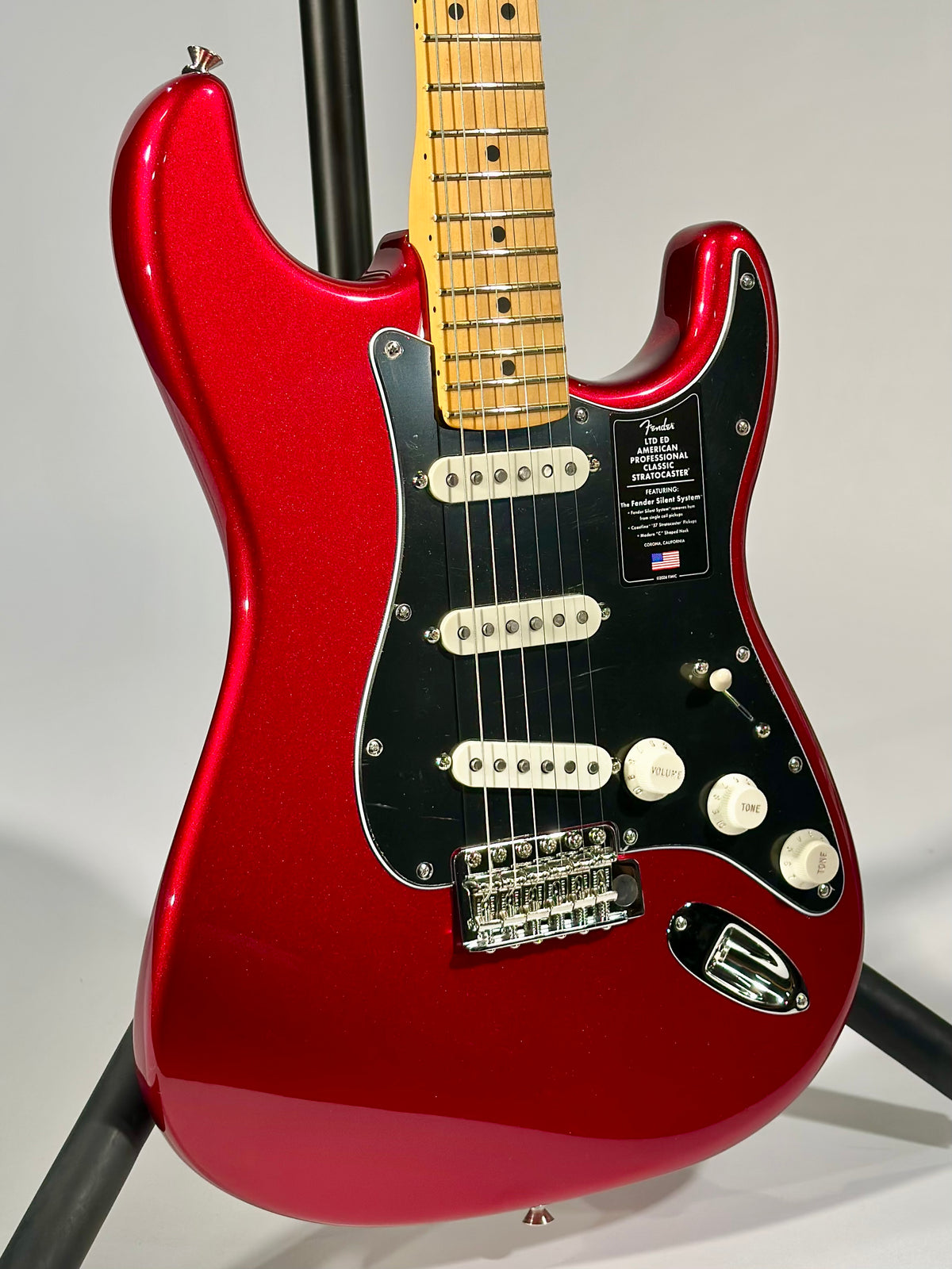 Fender Limited Edition American Professional Classic Silent System Stratocaster, Candy Apple Red