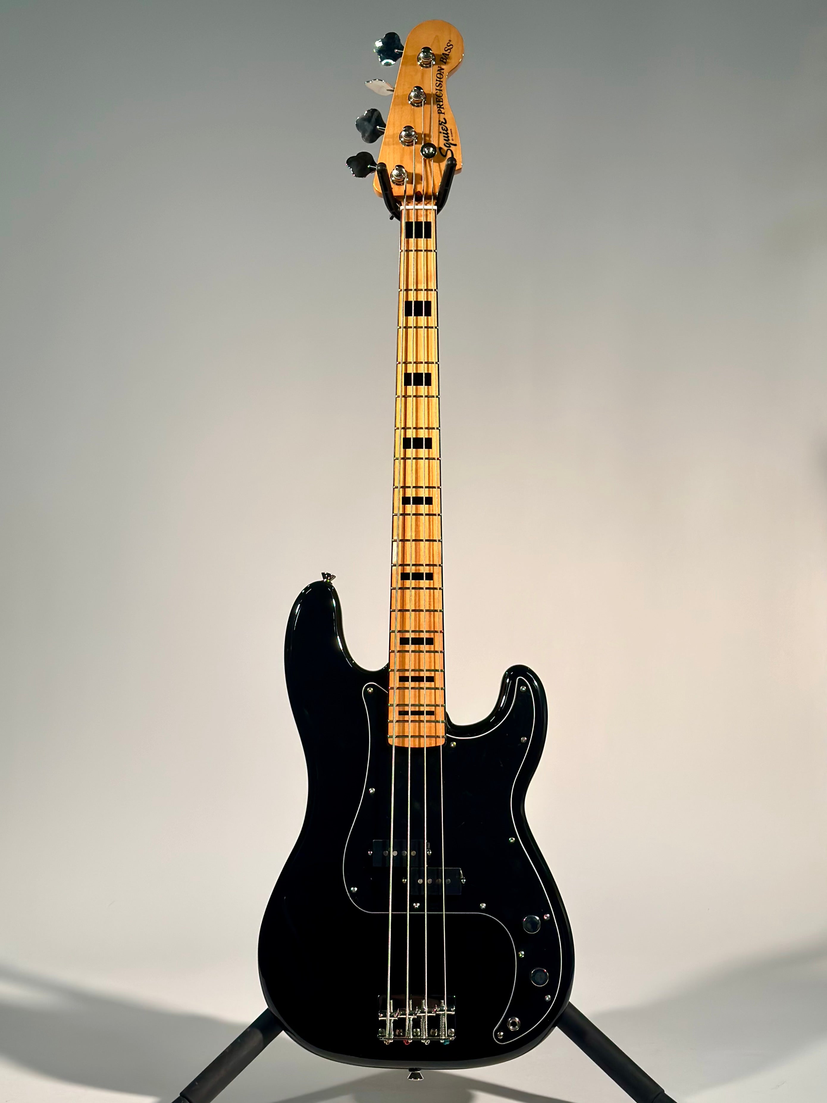 Squier Classic Vibe '70s Precision Bass, Maple Fingerboard, Black