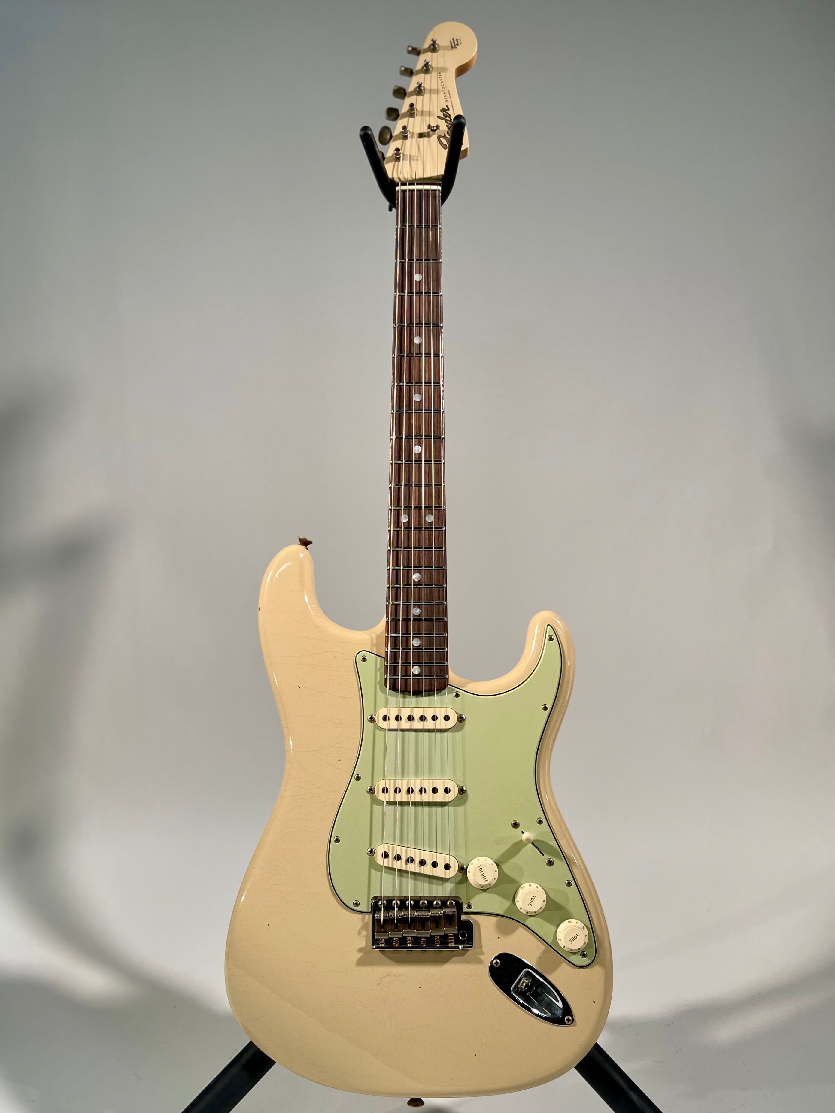 Fender Custom Shop 1965 Stratocaster Journeyman Relic, Desert Sand over Pink Paisley