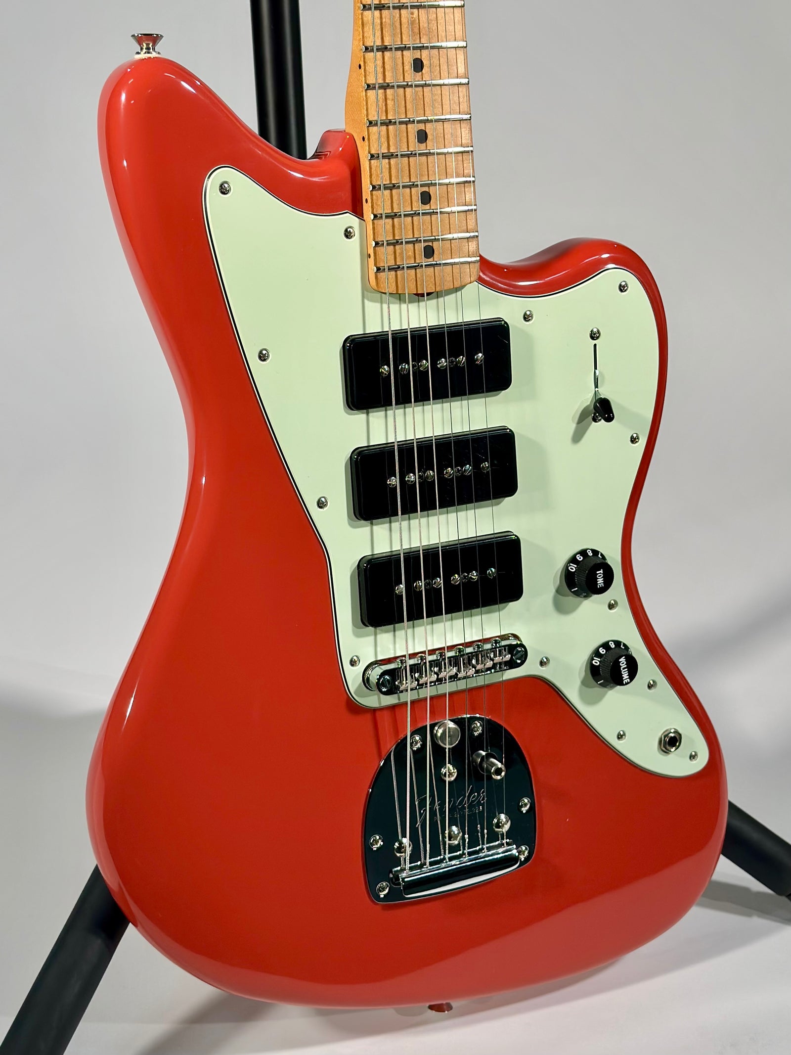 Fender  Noventa Jazzmaster, Maple Fingerboard, Fiesta Red (Trade In)