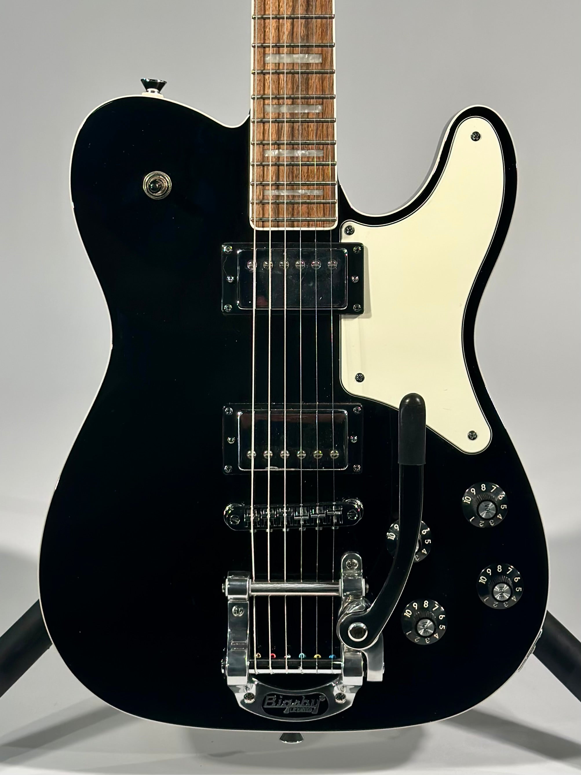 Squier Paranormal Troublemaker Telecaster Deluxe with Bigsby, Black