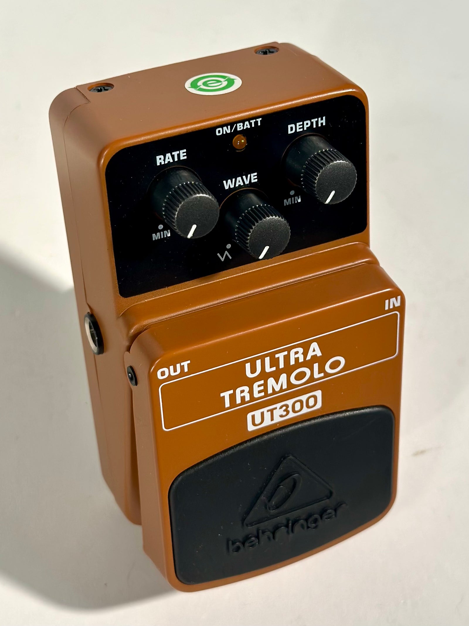 Behringer UT300 Ultra Tremolo Pedal (Consignment)
