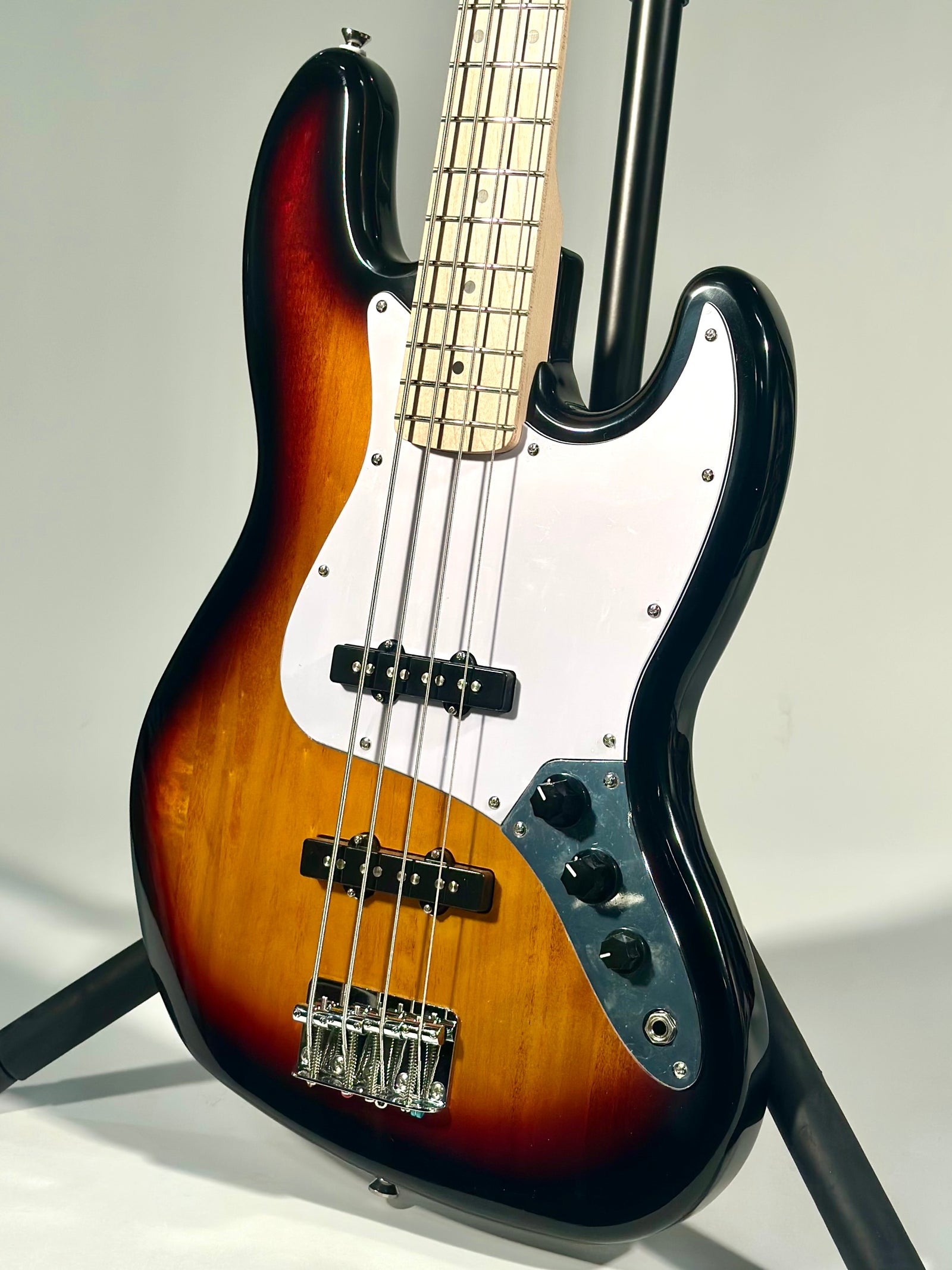 Squier Affinity Series Jazz Bass, 3-Colour Sunburst