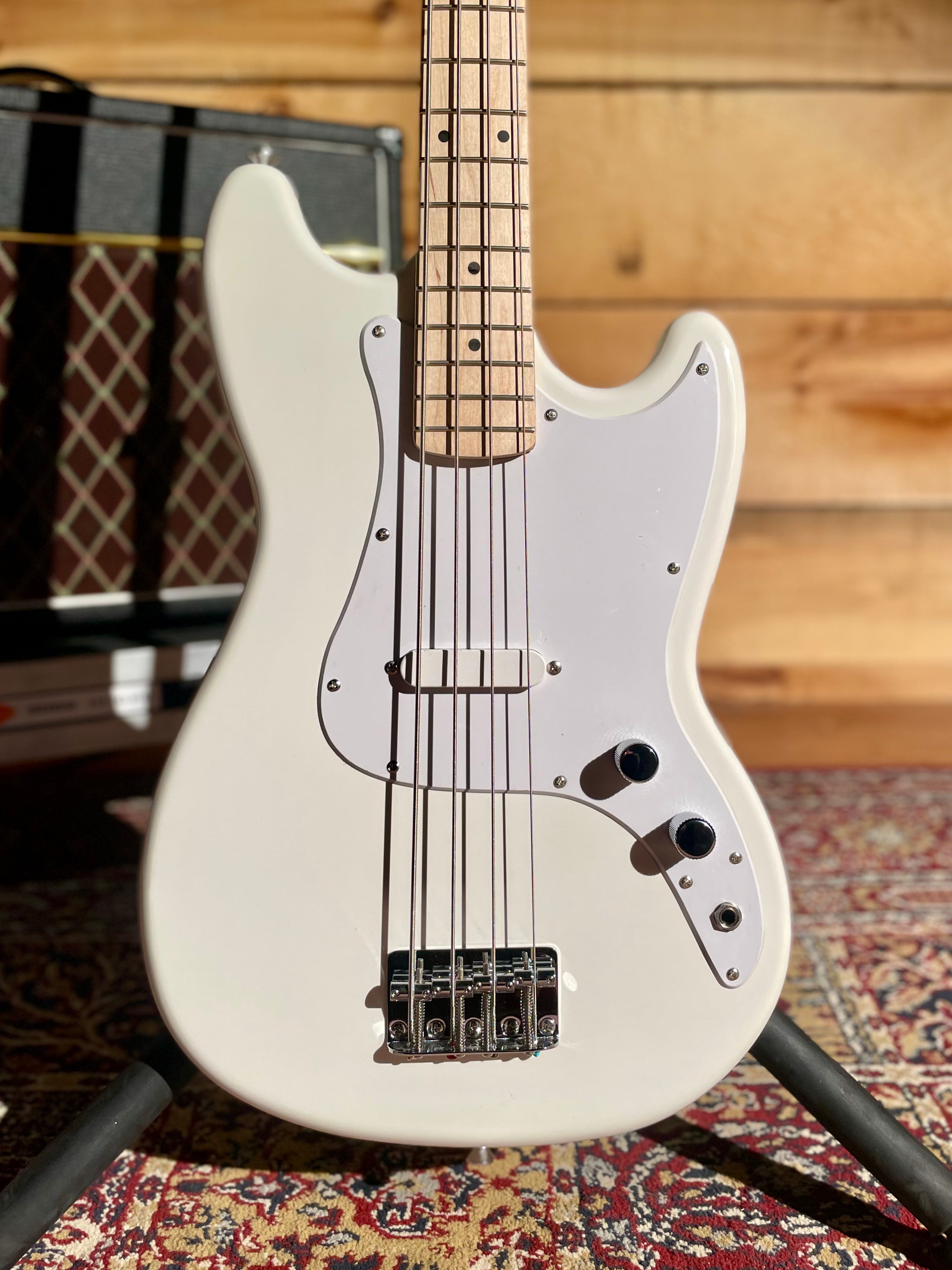 Squier Sonic Bronco Bass, Maple Fingerboard, Arctic White