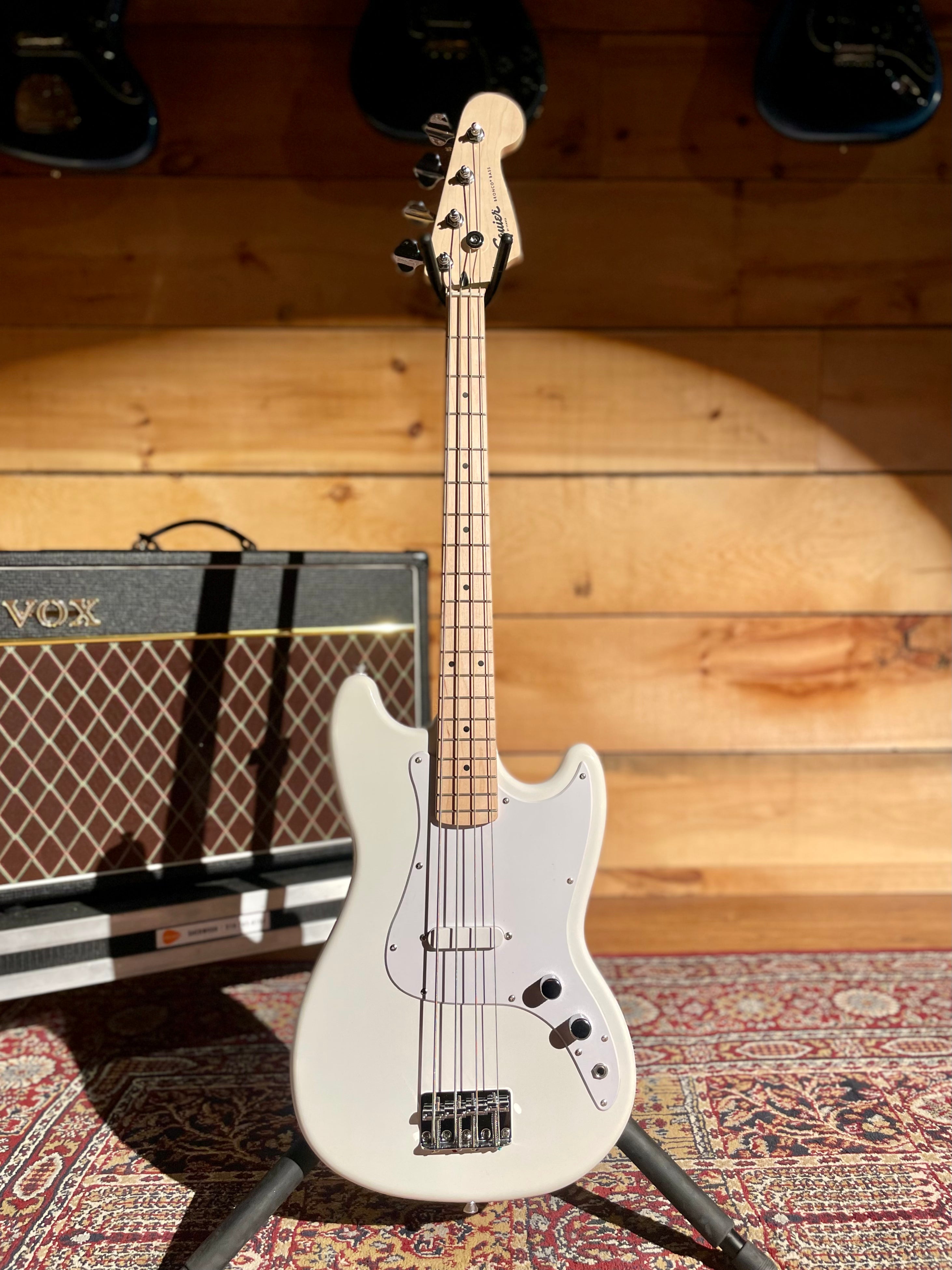 Squier Sonic Bronco Bass, Maple Fingerboard, Arctic White