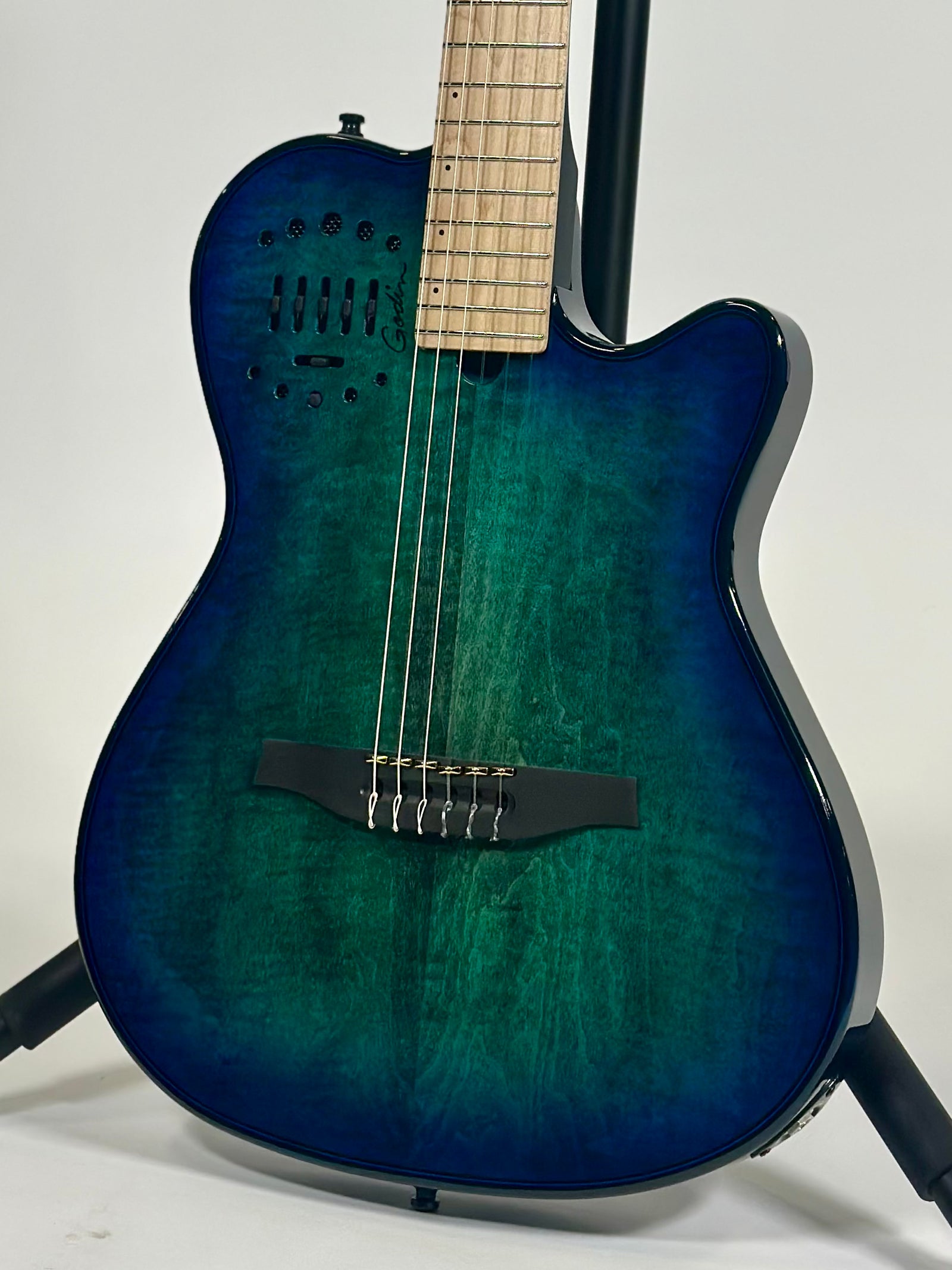 Godin Multiac Nylon, Limited Edition Opalburst