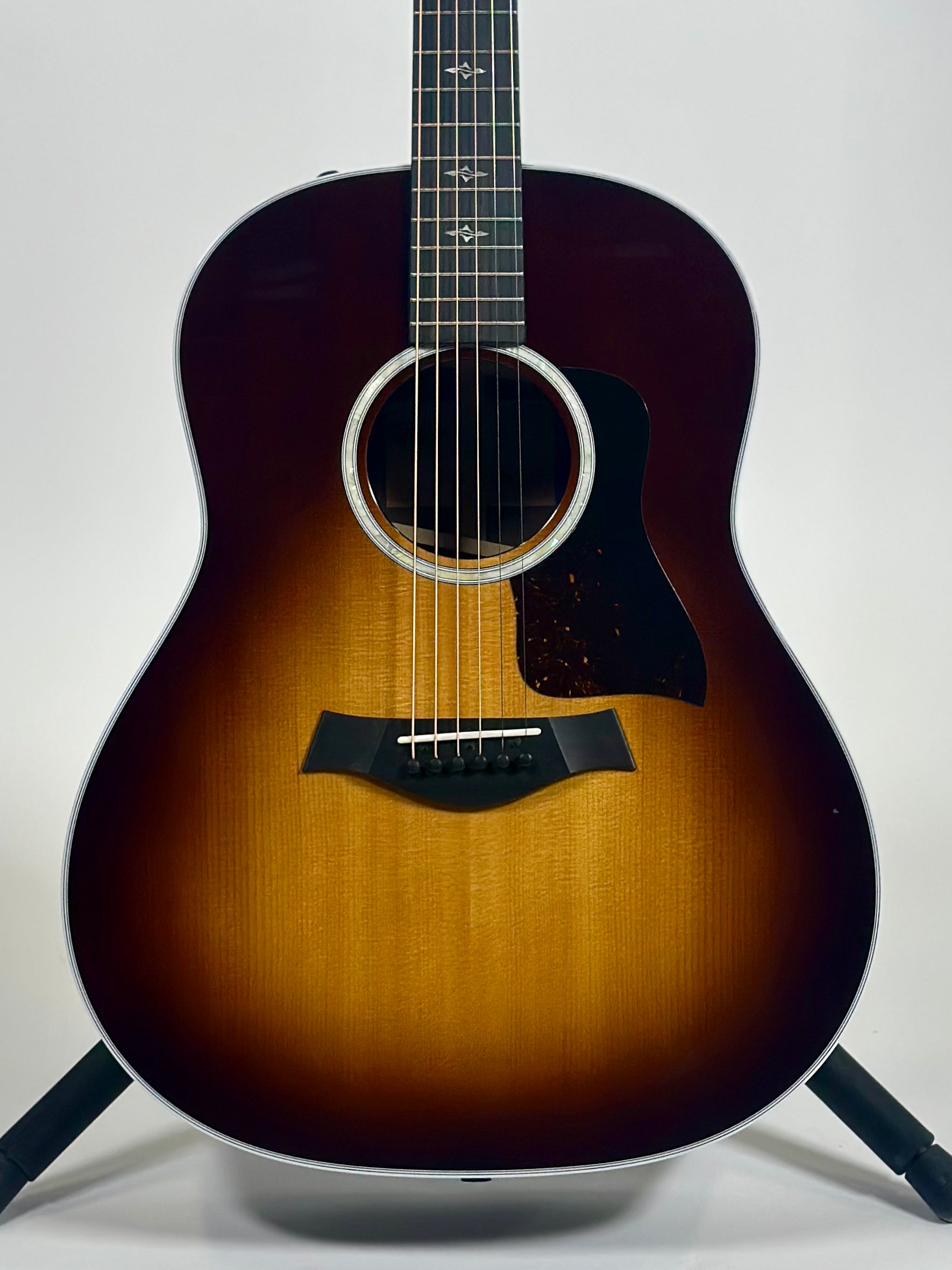 Taylor 417e-R, Tobacco Sunburst, Sitka Spruce/Indian Rosewood (Scratch & Dent)