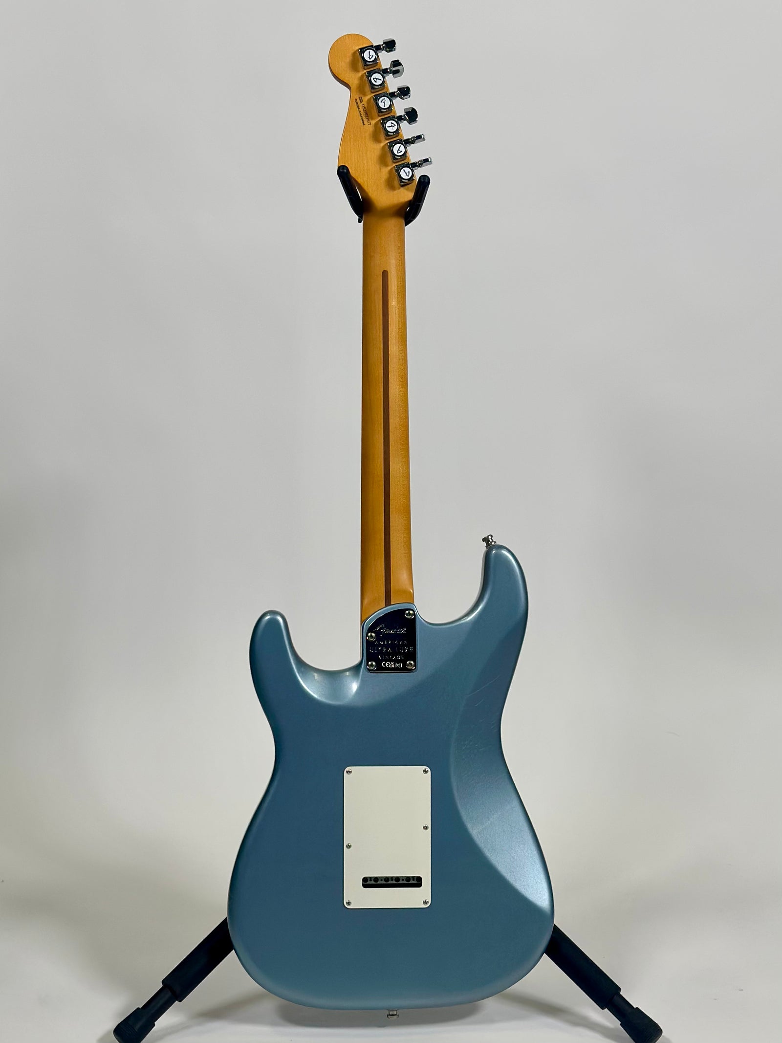 Fender Limited Edition American Ultra Luxe '60s Stratocaster, Maple Fingerboard, Ice Blue Metallic