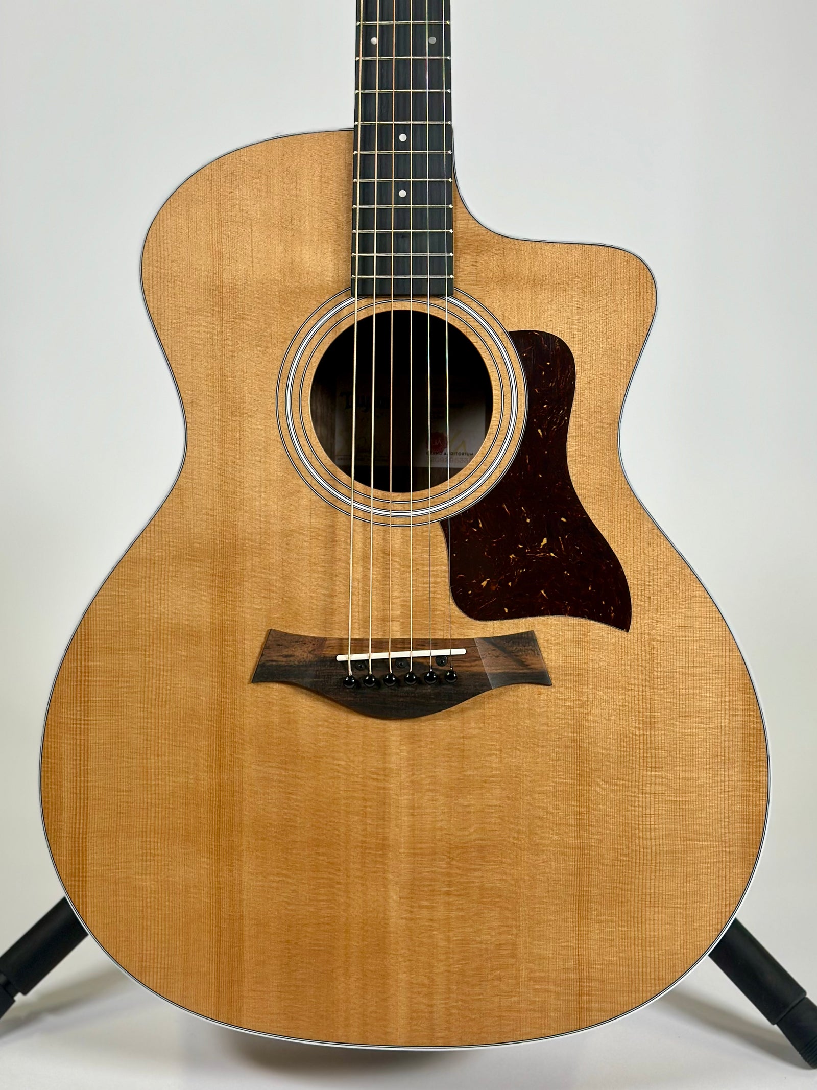Taylor 214ce, Spruce/Walnut