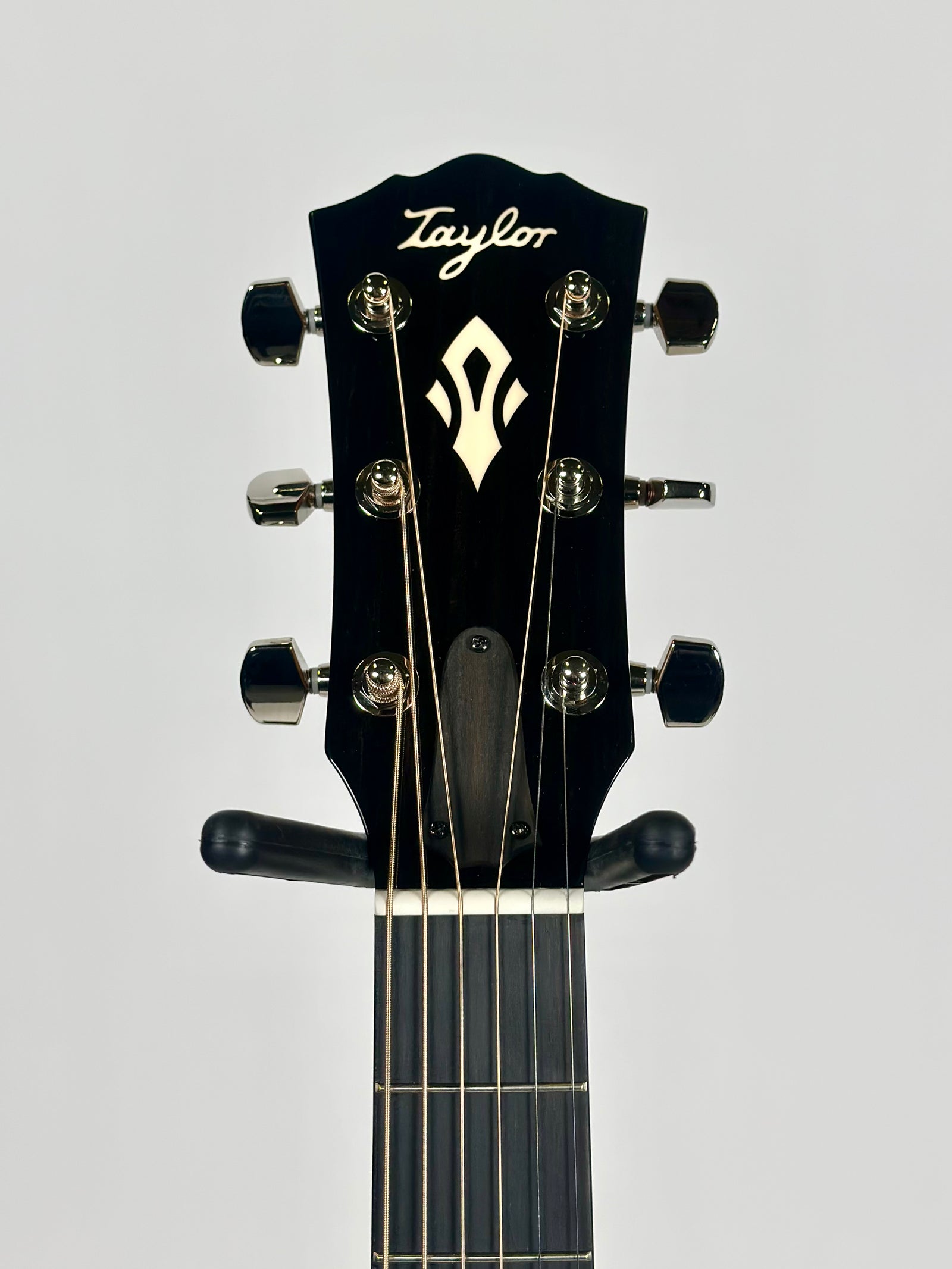 Taylor Gold Label 517e SB, Sunburst with Cream Pickguard, Torrefied Spruce, Neo-Tropical Mahogany