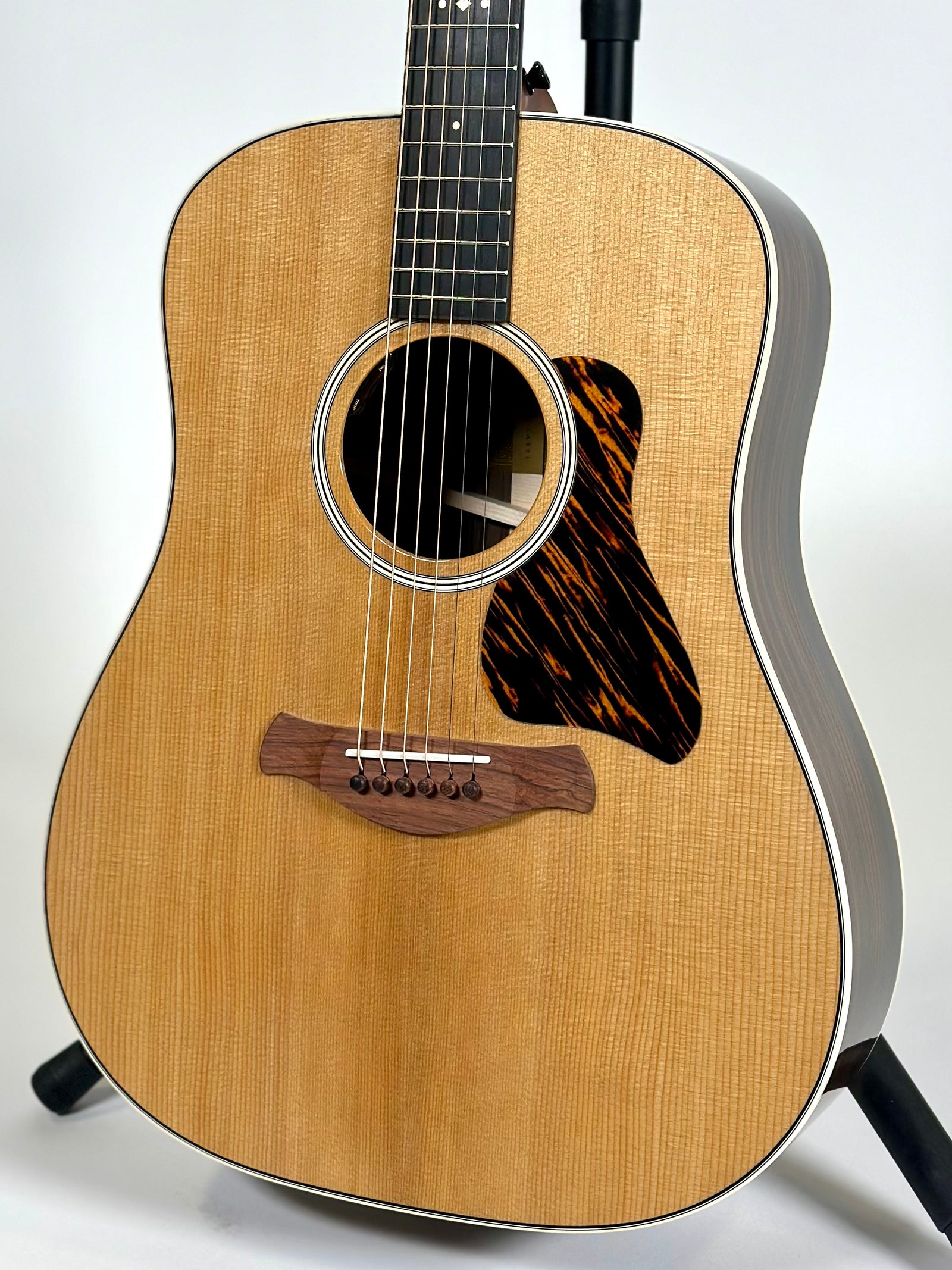 Taylor Gold Label 710e, Torrefied Spruce, Indian Rosewood