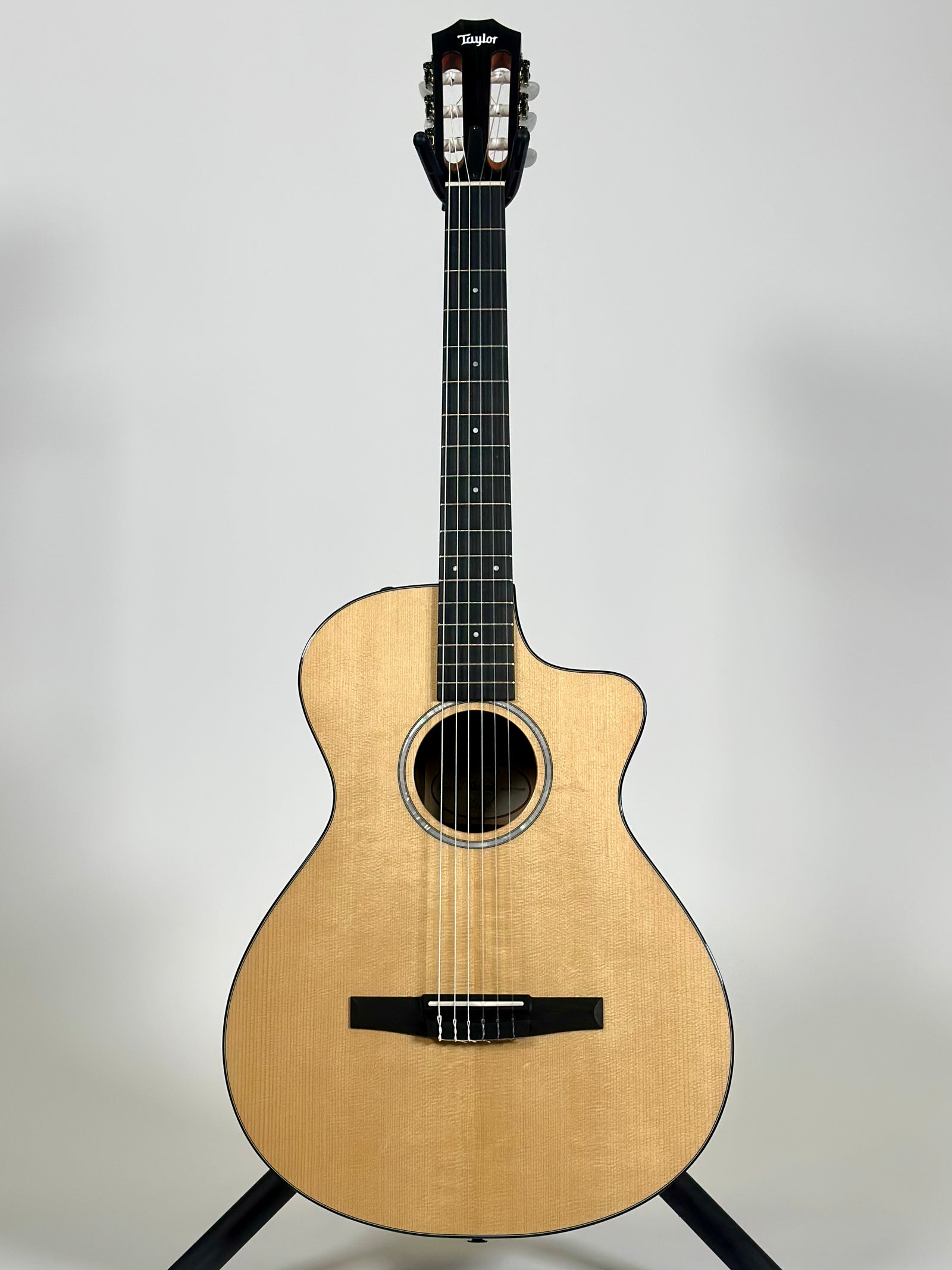 Taylor 212ce-N Plus