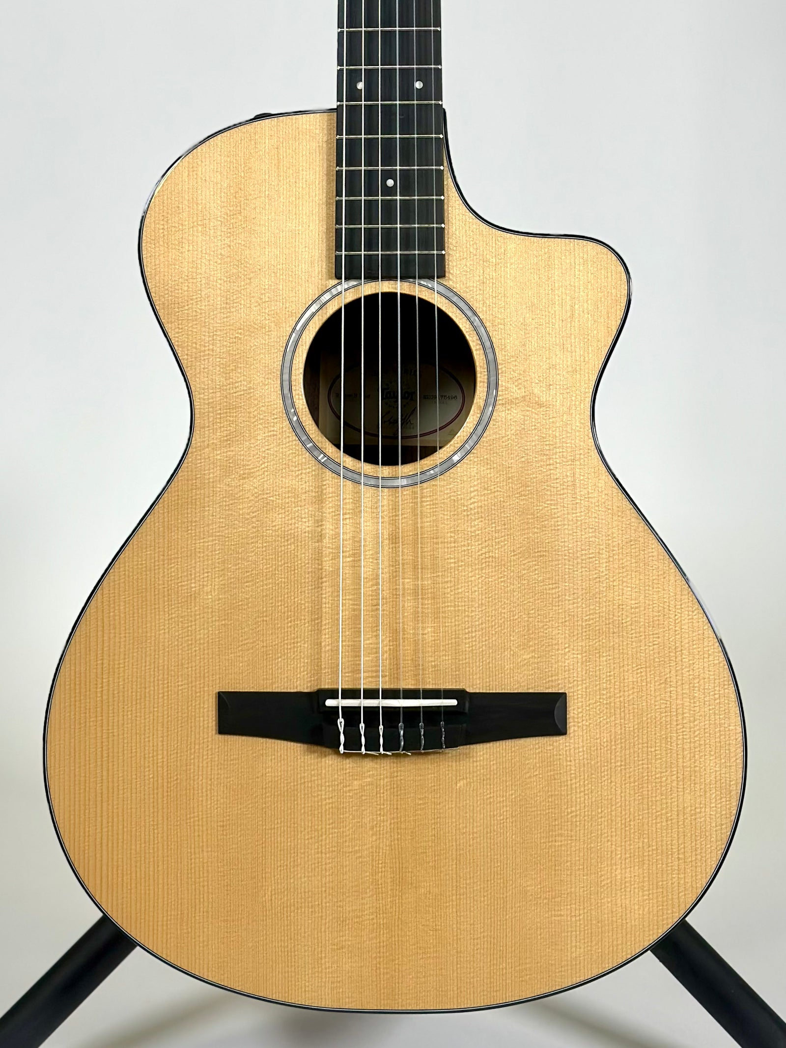 Taylor 212ce-N Plus