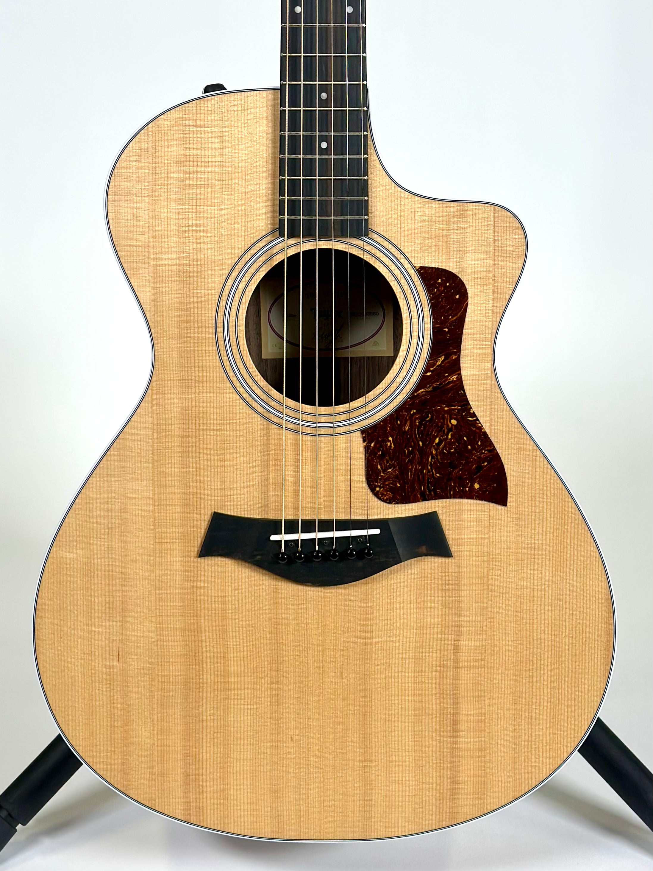 Taylor 212ce, Spruce/Walnut