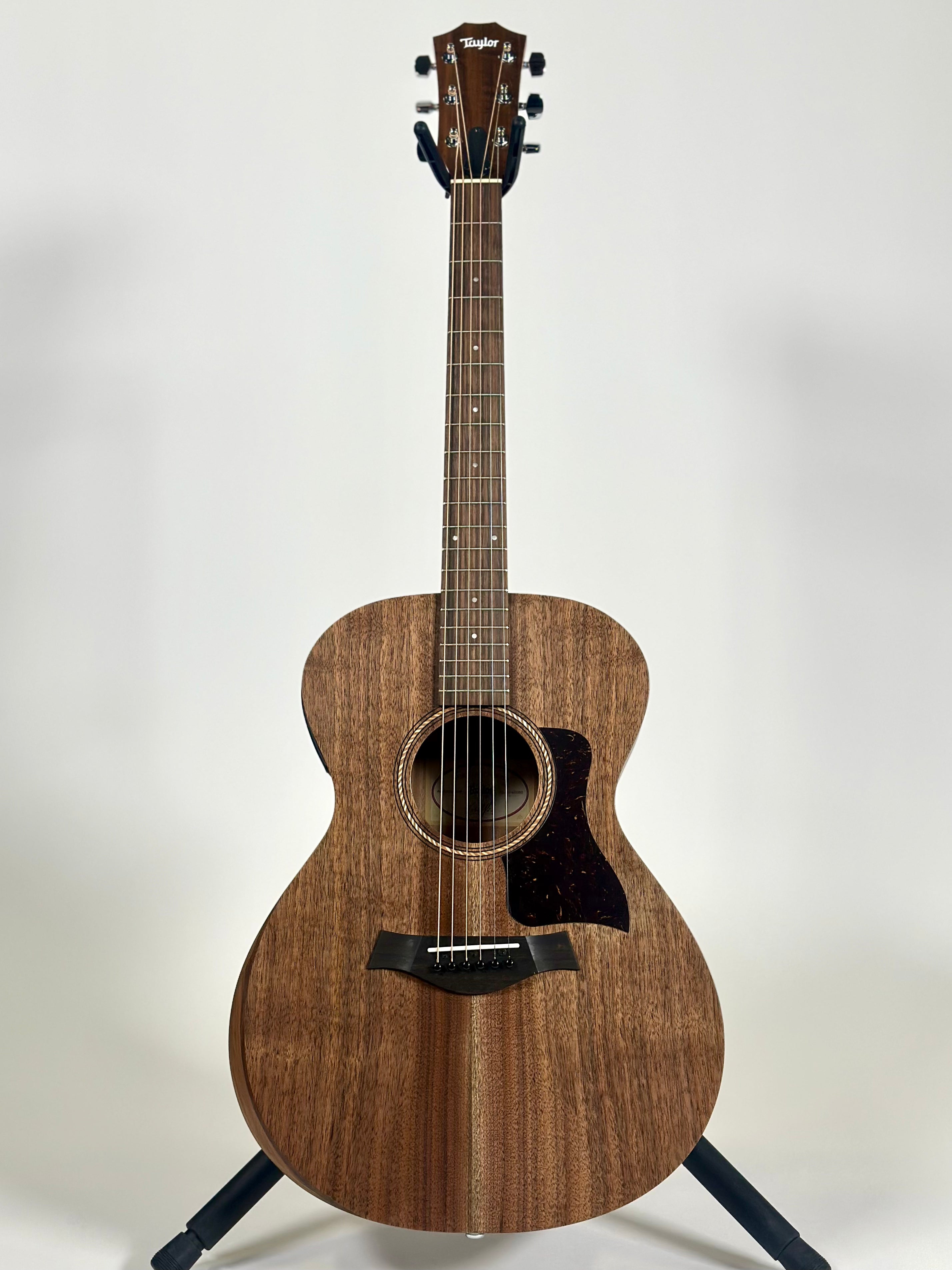 Taylor Academy 22e, Walnut