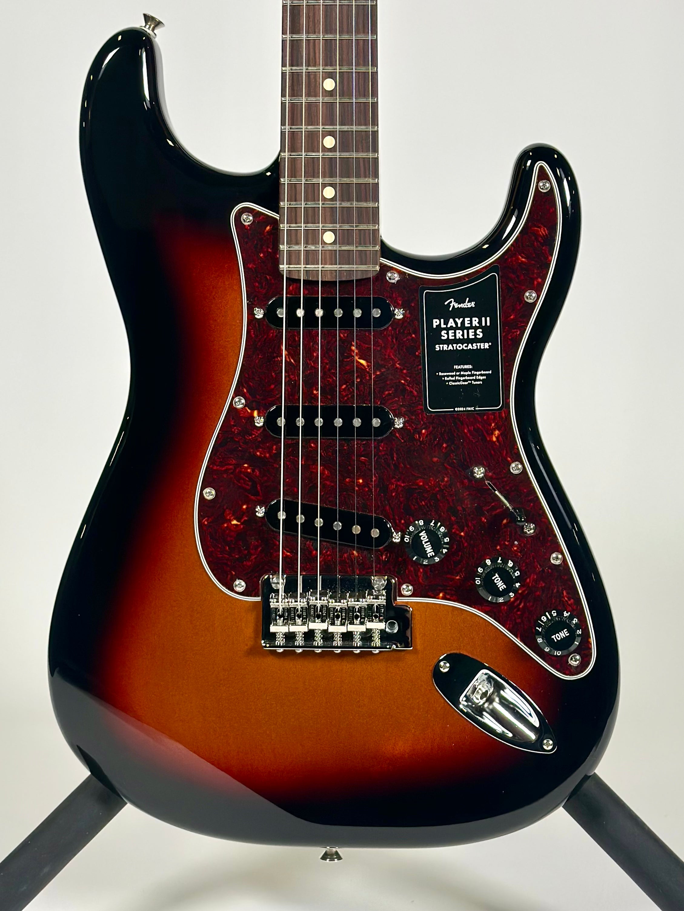 Fender Player II FSR Stratocaster, Rosewood Fingerboard, 3-Colour Sunburst