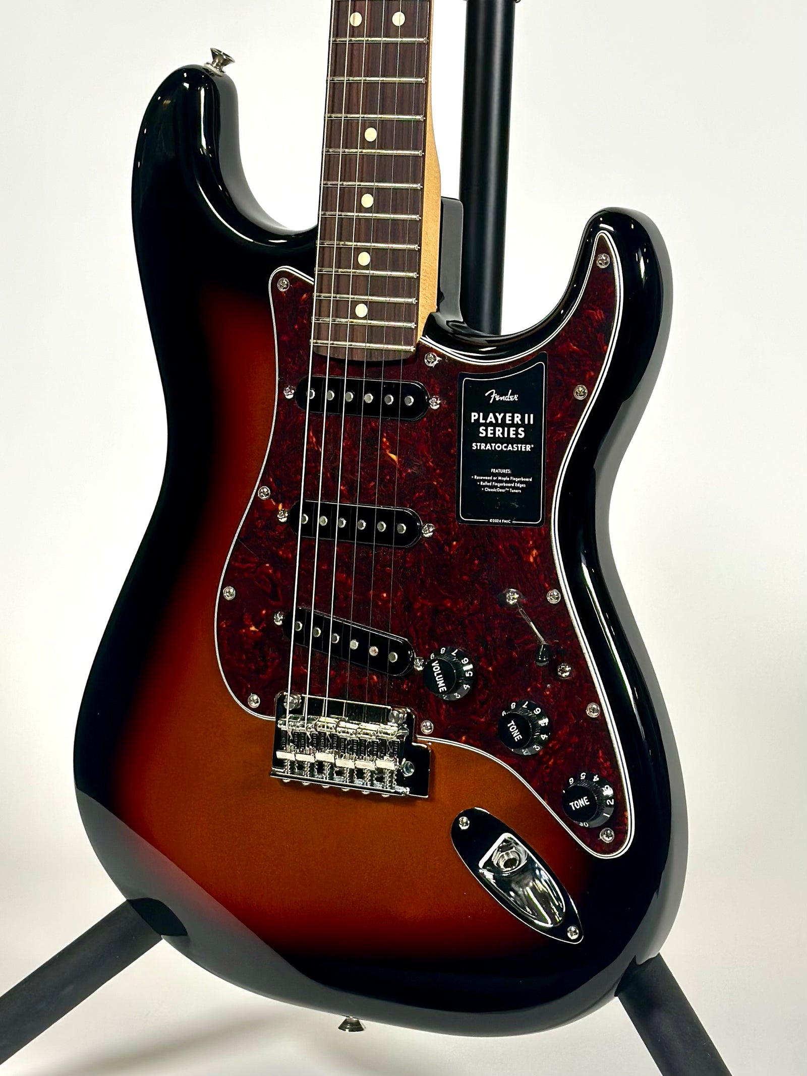 Fender Player II FSR Stratocaster, Rosewood Fingerboard, 3-Colour Sunburst
