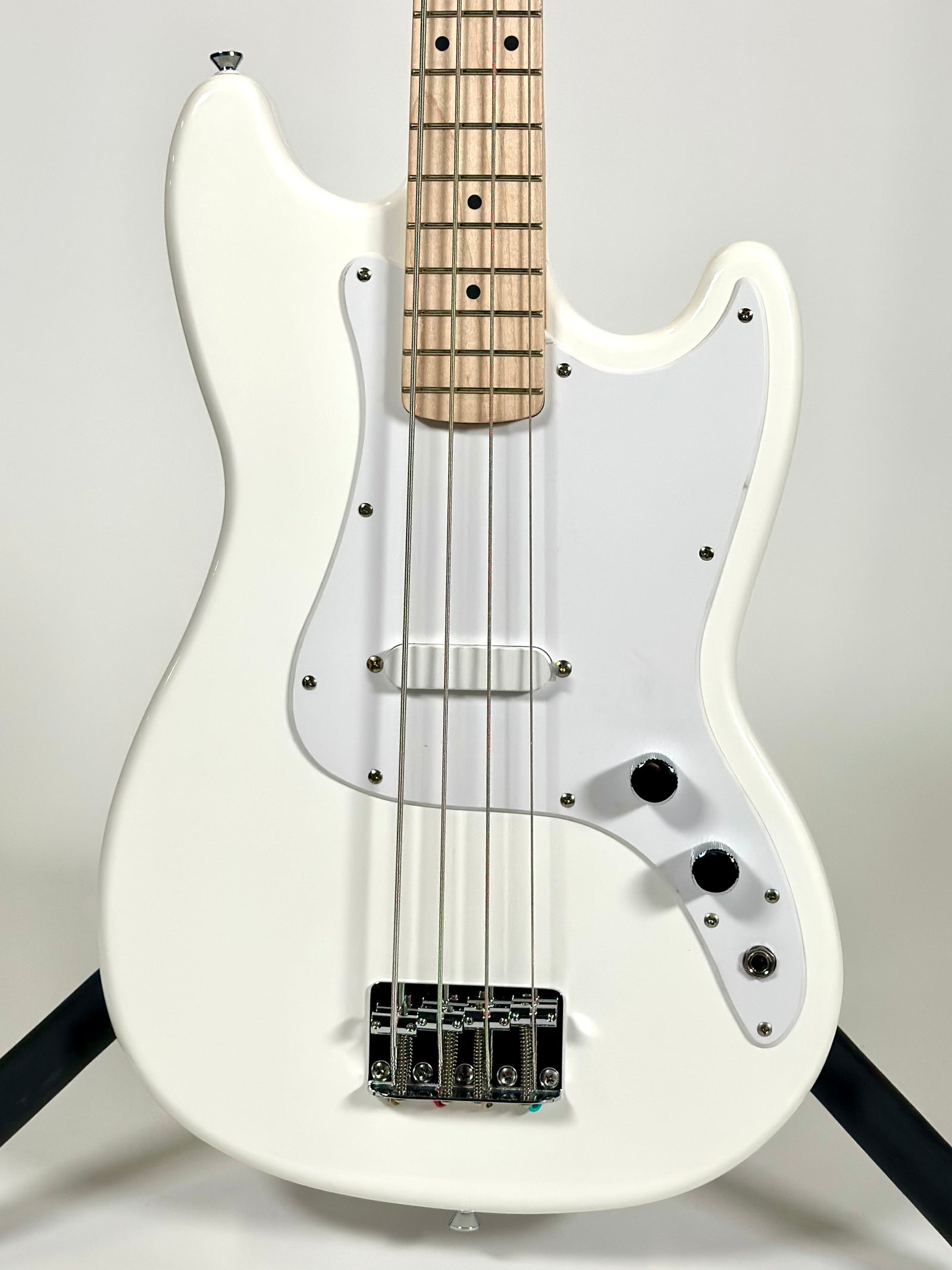 Squier Sonic Bronco Bass, Maple Fingerboard, Arctic White