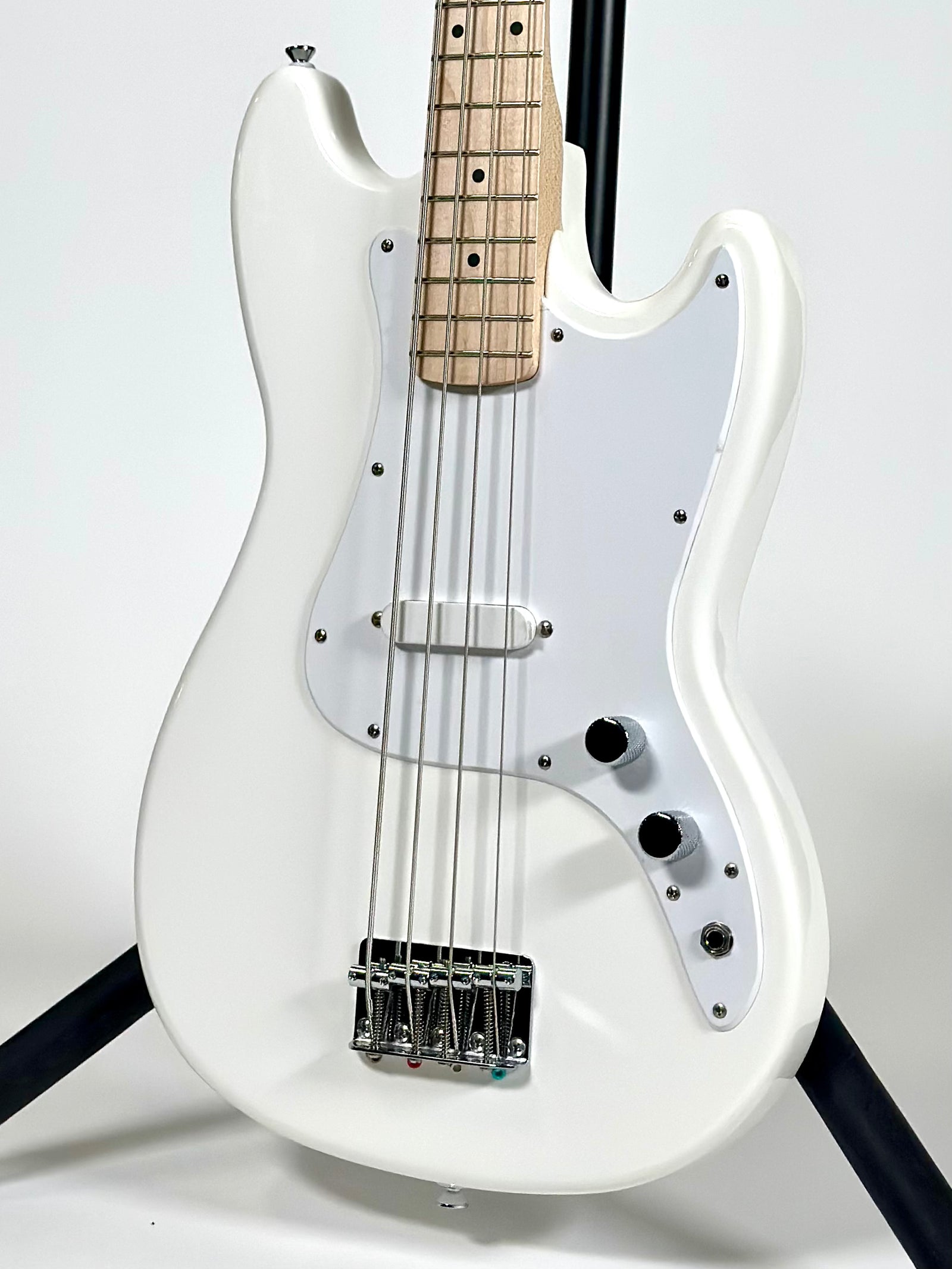 Squier Sonic Bronco Bass, Maple Fingerboard, Arctic White