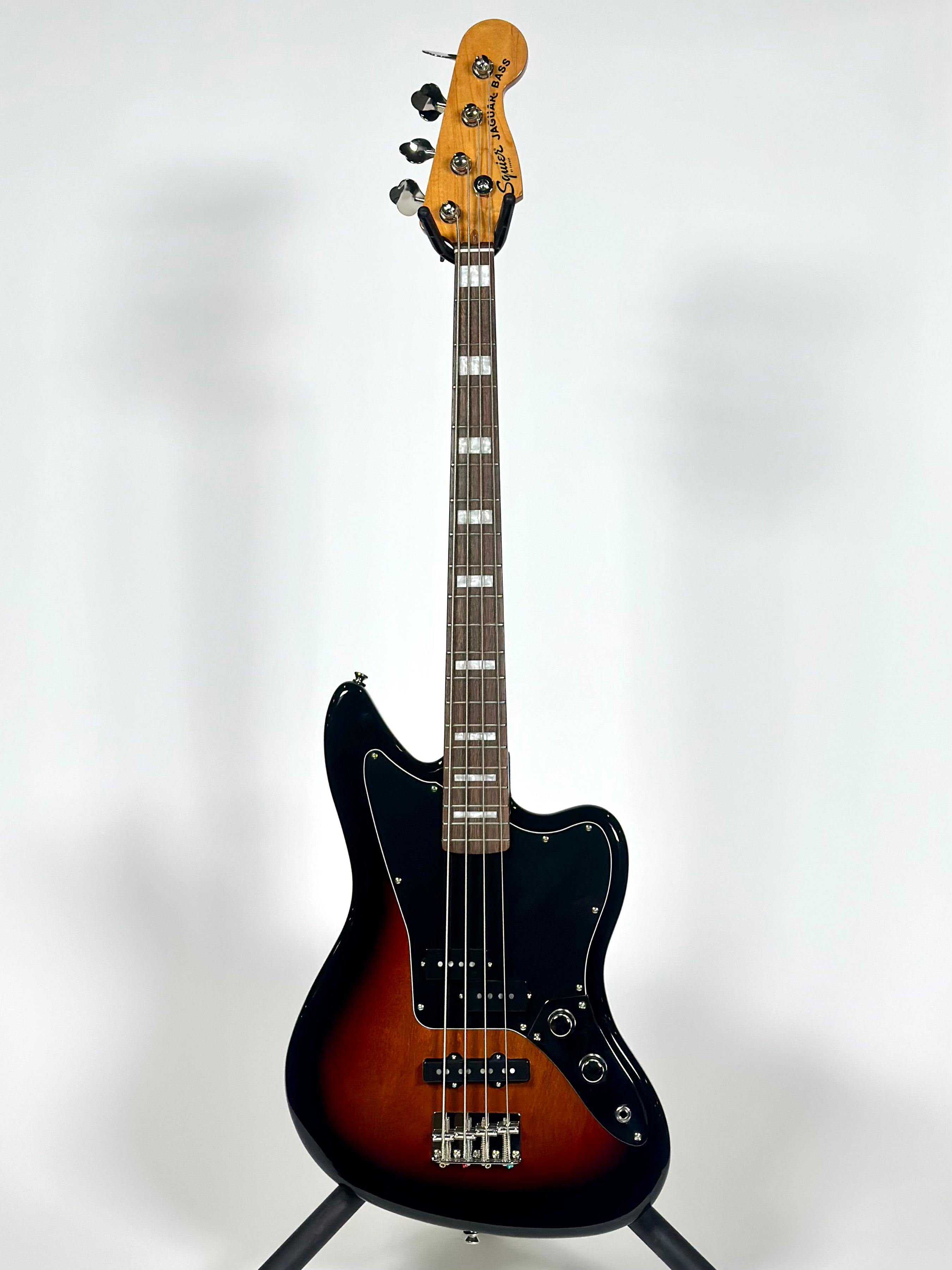 Squier Classic Vibe Jaguar Bass, Laurel Fingerboard, 3-Colour Sunburst (Trade In)