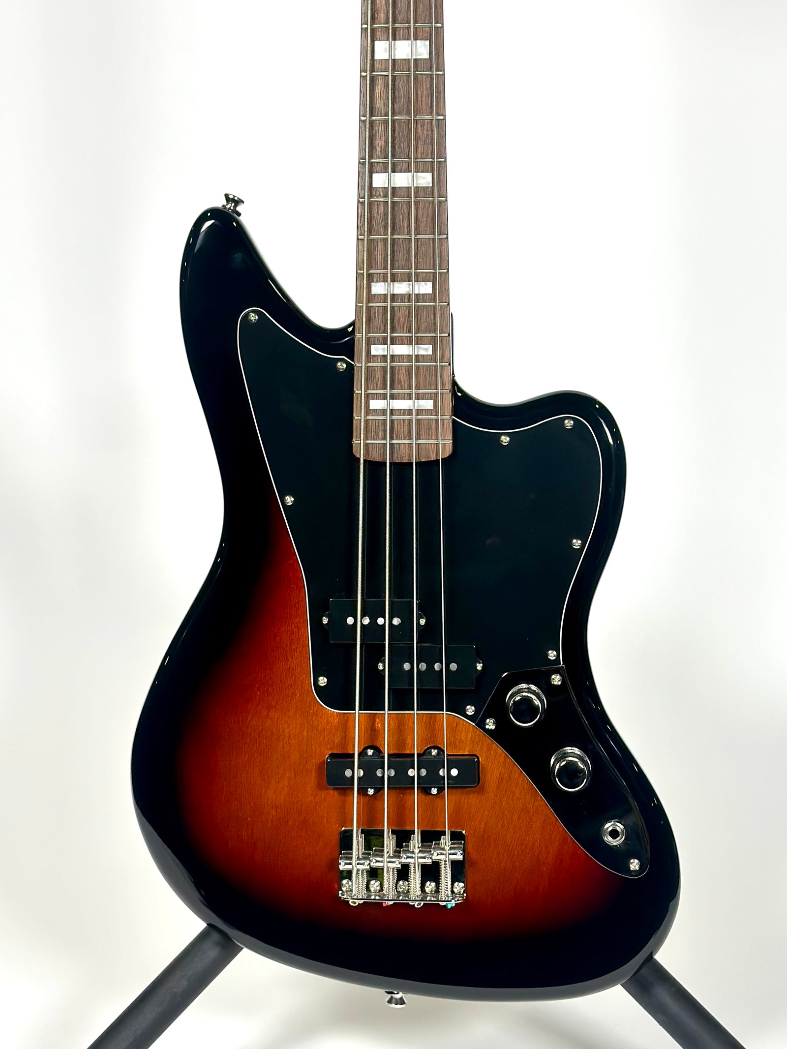 Squier Classic Vibe Jaguar Bass, Laurel Fingerboard, 3-Colour Sunburst (Trade In)