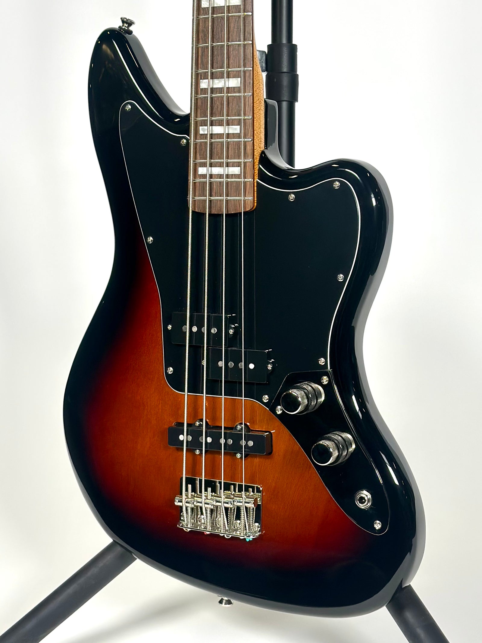 Squier Classic Vibe Jaguar Bass, Laurel Fingerboard, 3-Colour Sunburst (Trade In)
