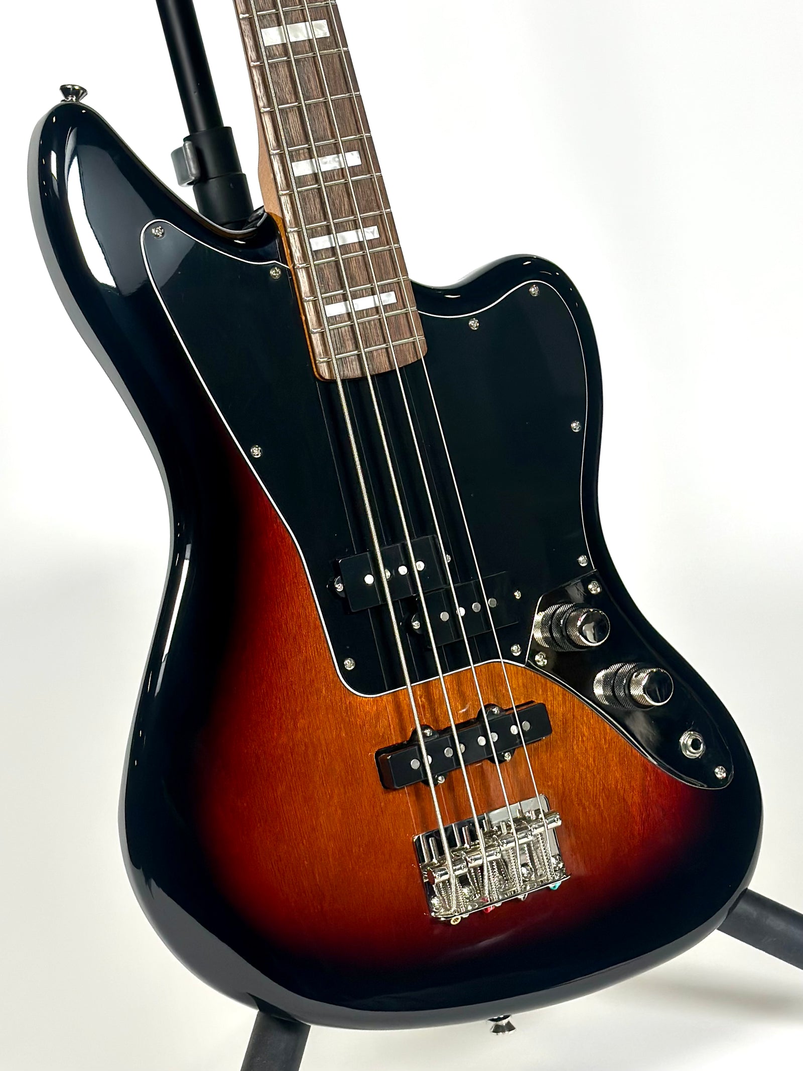 Squier Classic Vibe Jaguar Bass, Laurel Fingerboard, 3-Colour Sunburst (Trade In)