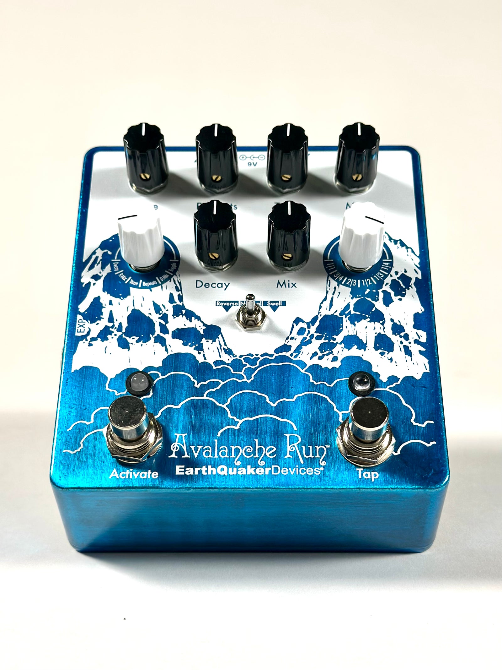 EarthQuaker Devices Avalanche Run V2 Stereo Delay & Reverb
