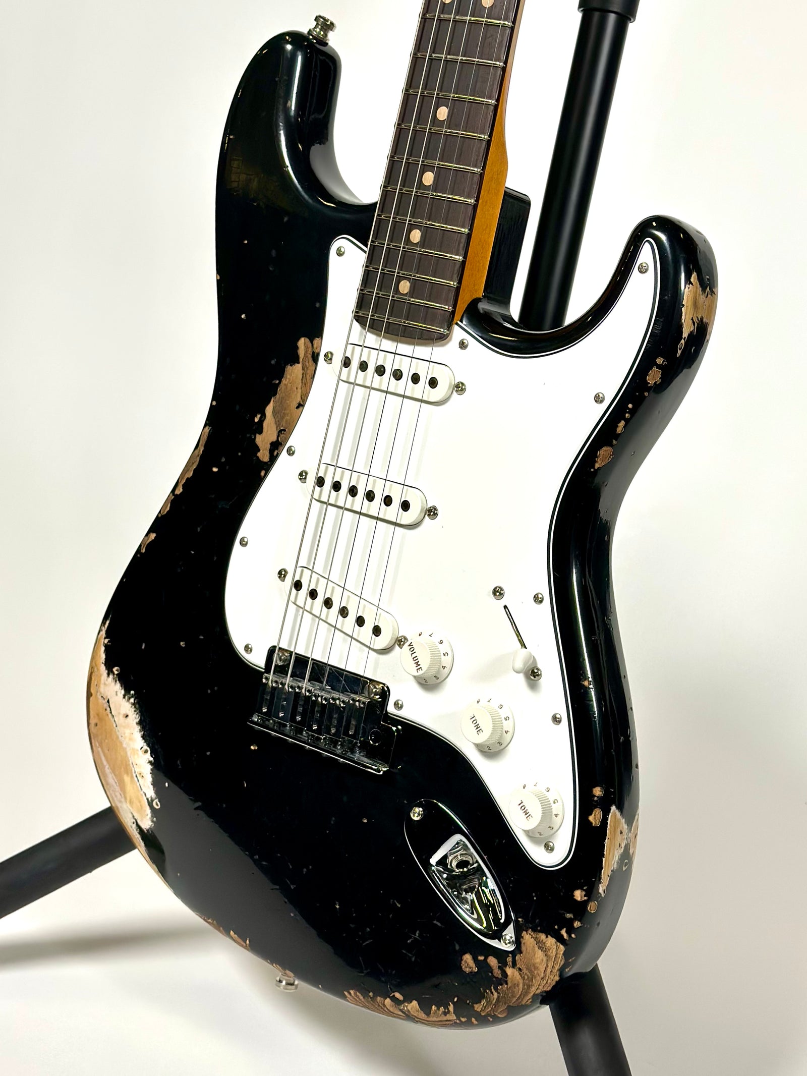 Fender Custom Shop Deluxe Stratocaster Heavy Relic, 3A Rosewood Fingerboard, Aged Black