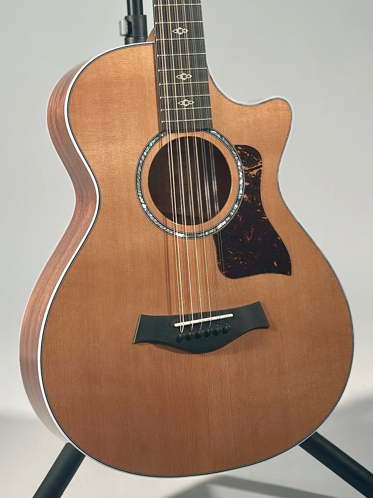 Taylor Next Generation 552ce 12-Fret, 12-String, Western Red Cedar/Neo-Tropical Mahogany