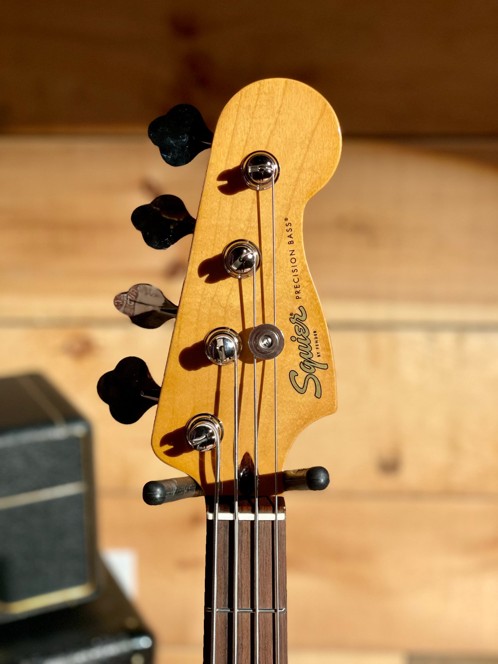 Squier Classic Vibe '60s Precision Bass, Laurel Fingerboard, Olympic White